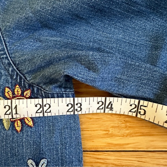 Bobbie Brooks Vintage Denim Flower Embroidered Shirt with Pockets Size Large - Picture 7 of 10